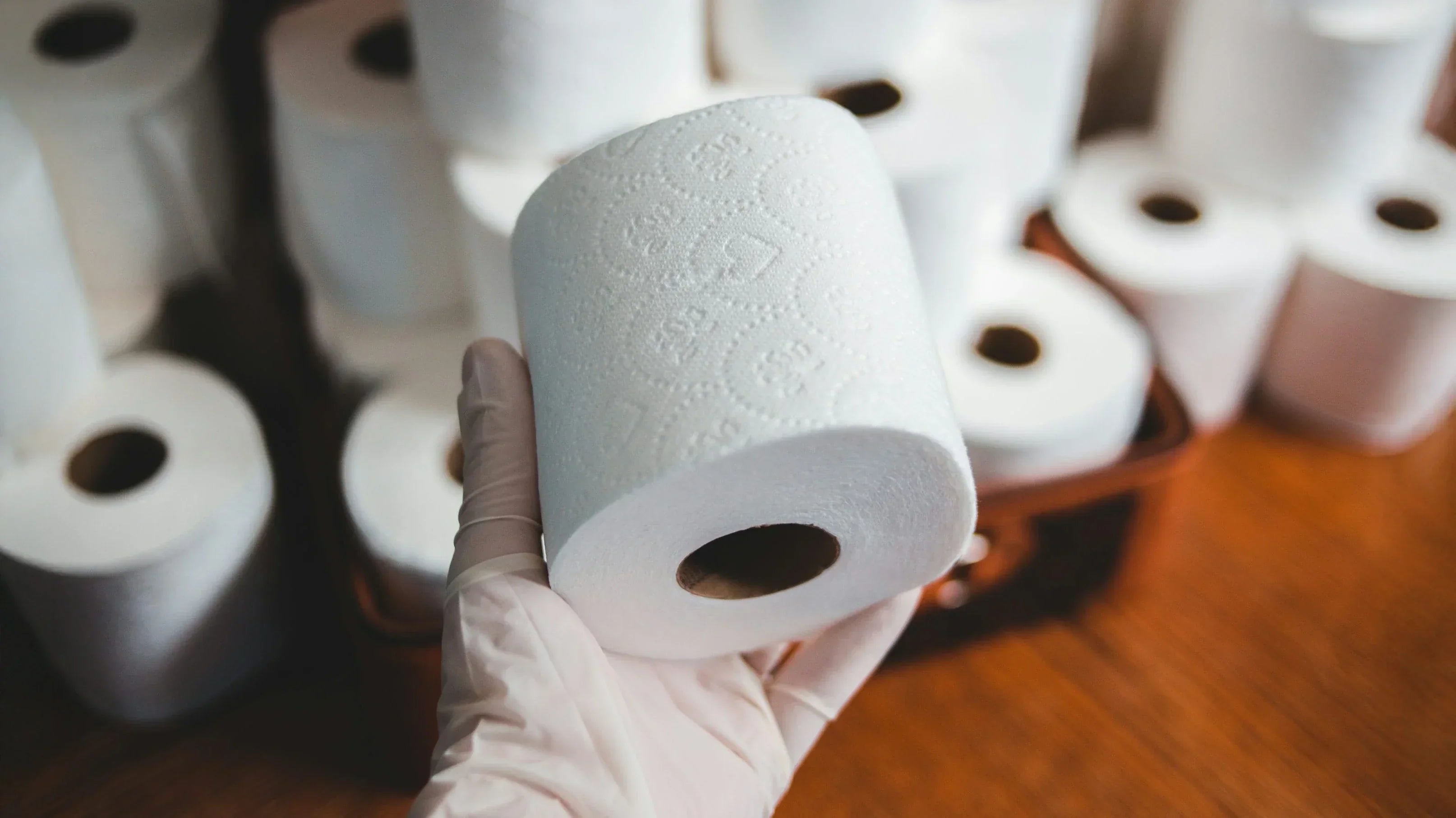 Toilet Paper vs Wet Wipes — What’s Actually Cleaner?